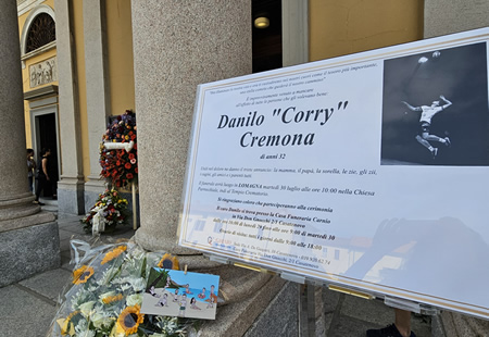 Lomagna Folla Lacrime E Sorrisi Per L Ultimo Saluto A Corry Un