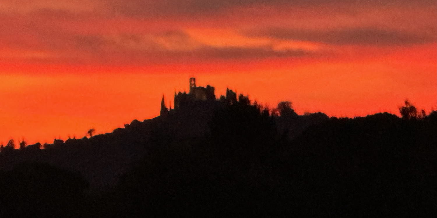 Cielo rosso fuoco a Montevecchia