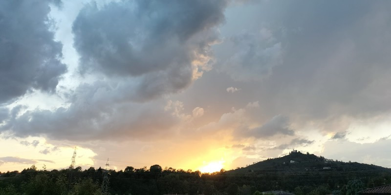 Colori al tramonto a Montevecchia