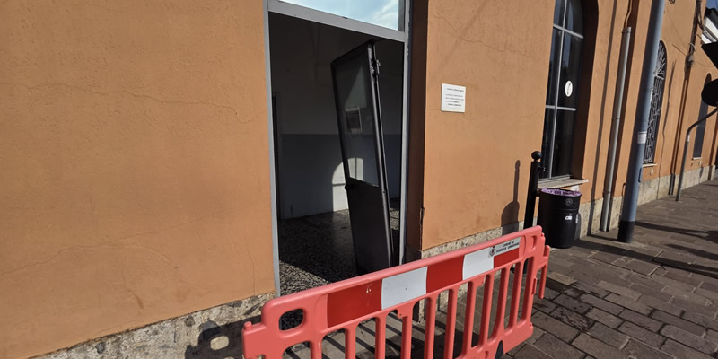 CernuscoVandaliStazioneFs2PRIMA.jpg (75 KB)