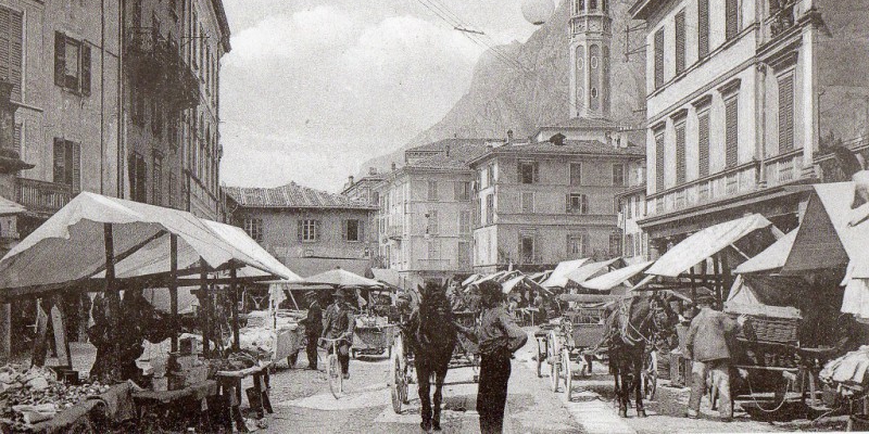 Il_mercato_in_piazza.jpg (289 KB)