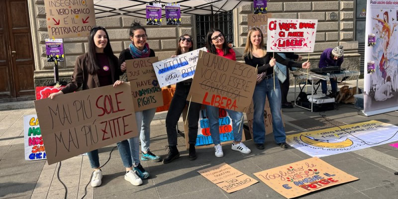 Lecco-8_marzo-7.jpg (124 KB)